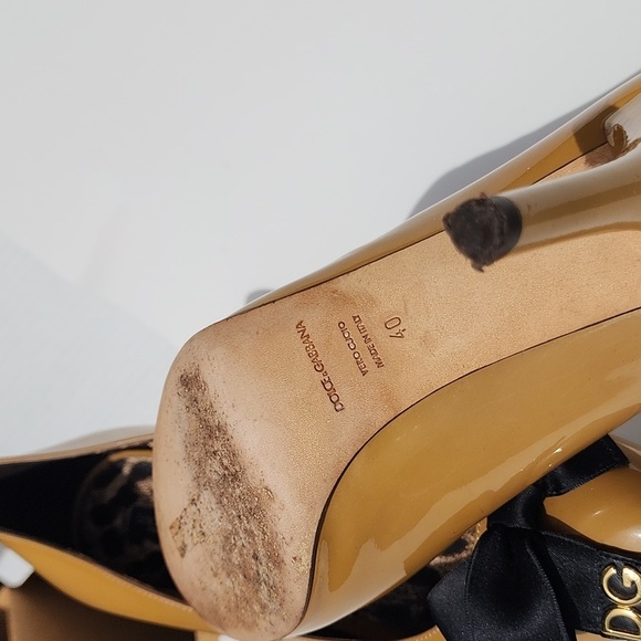Authentic Dolce & Gabbana Mustard Patent leather with black bow heels. Size 40 - Picture 8 of 11